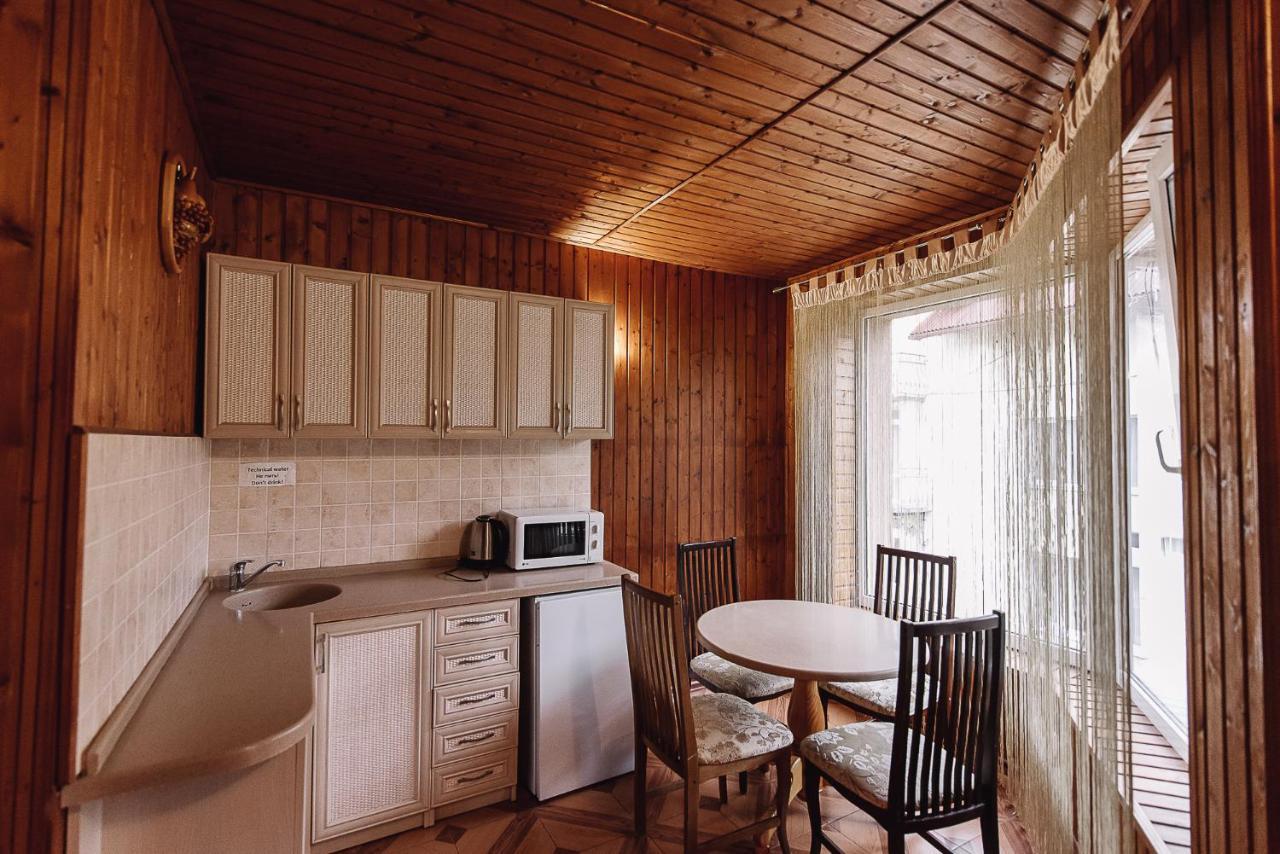 Hotel Toga Yablunytsya Esterno foto