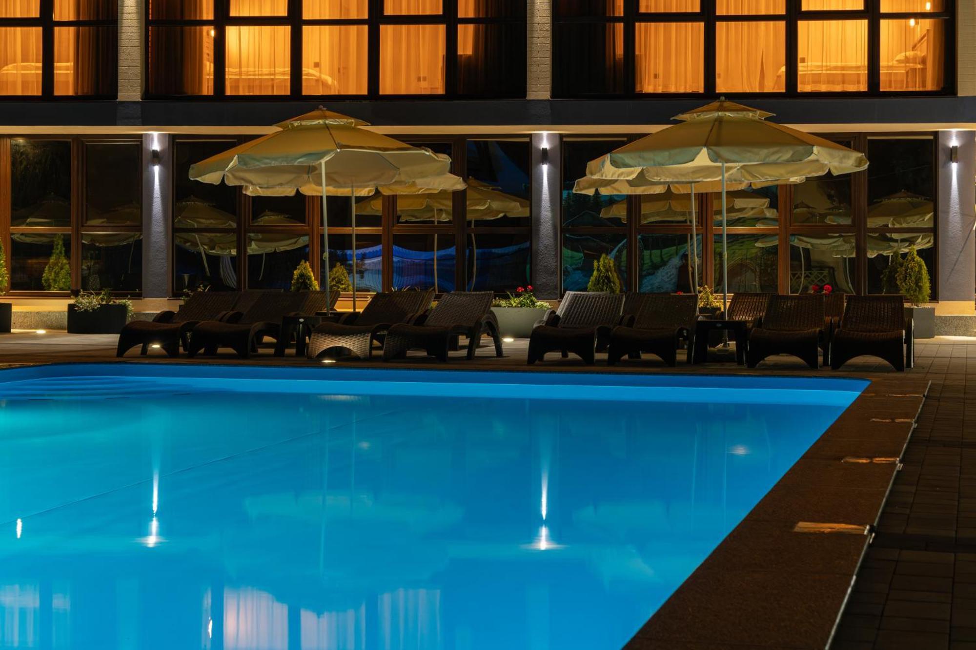 Hotel Toga Yablunytsya Esterno foto